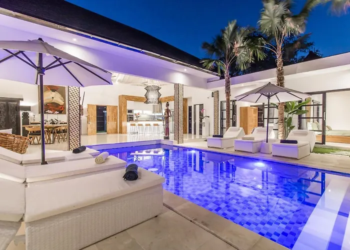 Lora Villa *