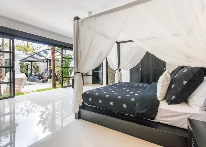 Lora Villa *