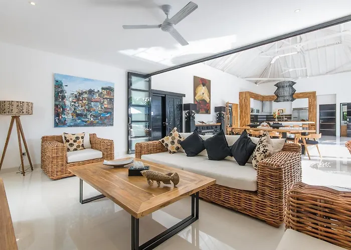 Lora Villa Seminyak (Bali)