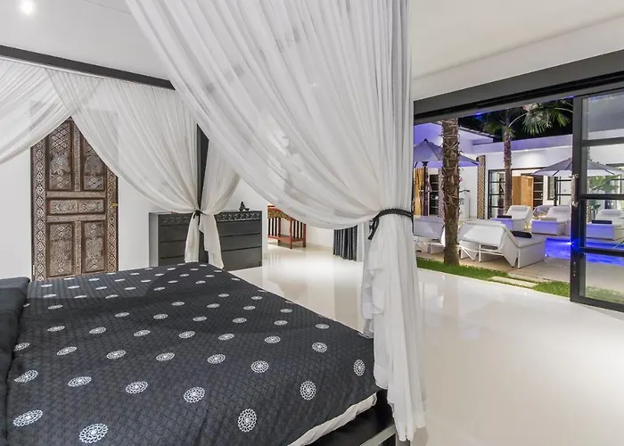 Lora Villa Seminyak (Bali)