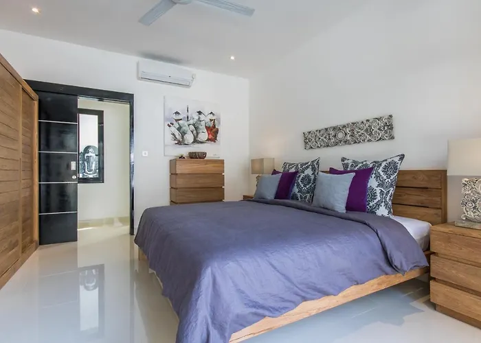 Lora Villa Seminyak (Bali)