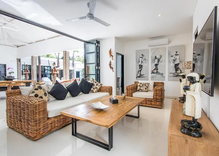 Lora Villa Seminyak (Bali)