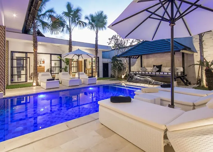 Lora Villa